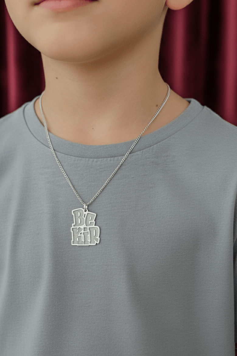 Fosforlu Karanlıkta Parlayan Kişiye Özel İsimli Erkek Çocuk Gümüş Kolye