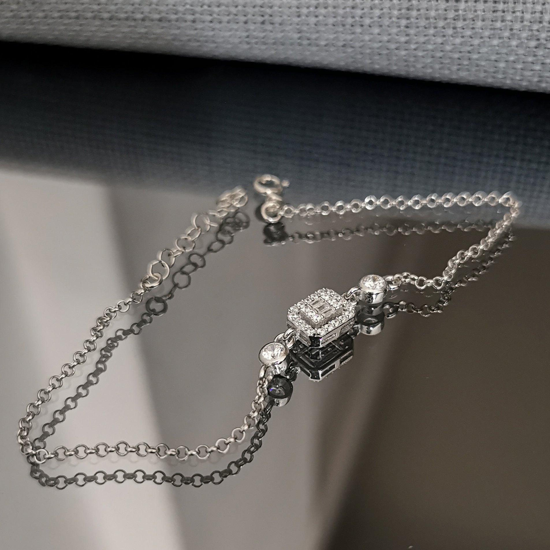 Pırlanta Modeli Parçalı Baget Taşlı Tamamı Gümüş Tek Taş Bileklik