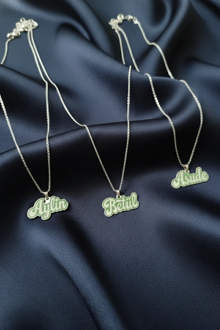 Fosforlu Karanlıkta Parlayan Kişiye Özel İsimli Kız Çocuk Gümüş Kolye