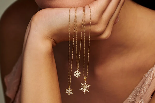 Kış İçin En Güzel Hediye Fikri: Kar Tanesi Kolyeler