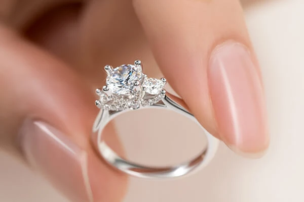 Pırlanta Yüzükte Karat Seçimi Nasıl Yapılır?