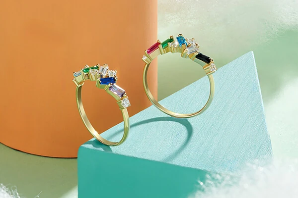 Son Trend Gelin Aksesuarı: Renkli Altın Yüzükler