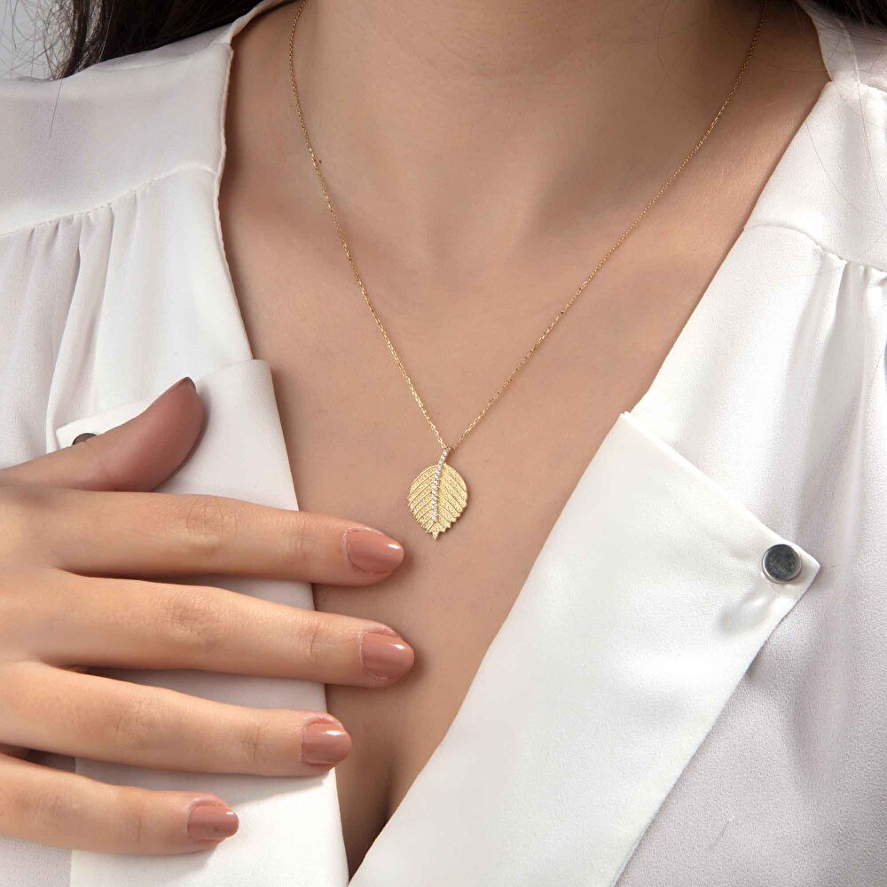 Altın Yaprak Kolye