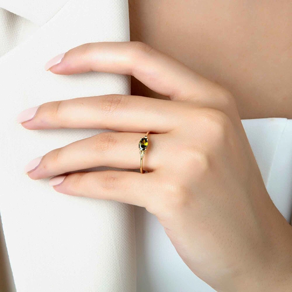 Renkli Oval Taşlı Tektaş Yüzük