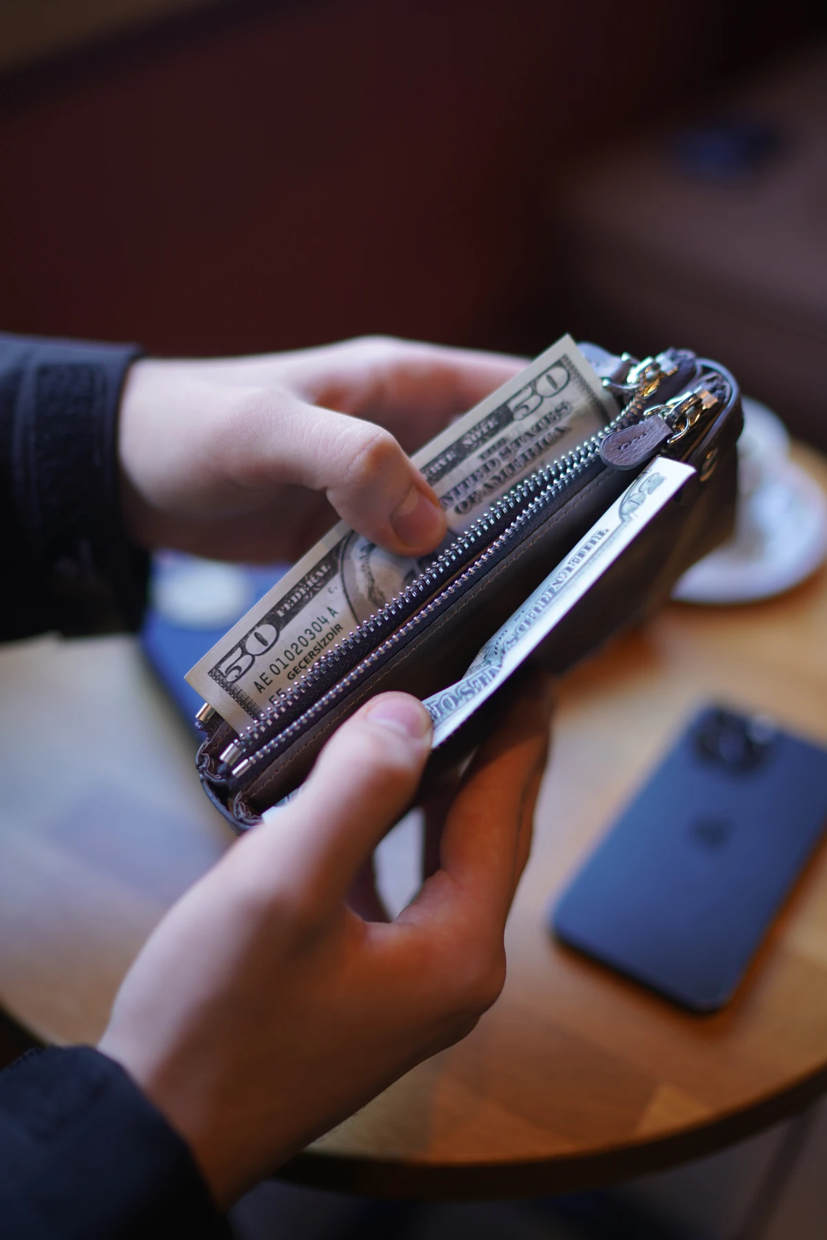 La'Graccio Paris Chaıs Siyah El Tutmalı Hakiki Deri Telefon Hazneli Cüzdan - Crazy Gri