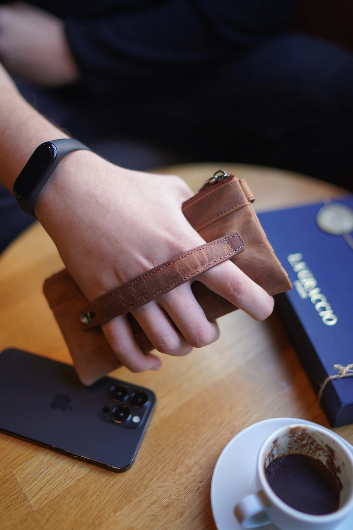 La'Graccio Paris Chaıs Siyah El Tutmalı Hakiki Deri Telefon Hazneli Cüzdan - Crazy Taba