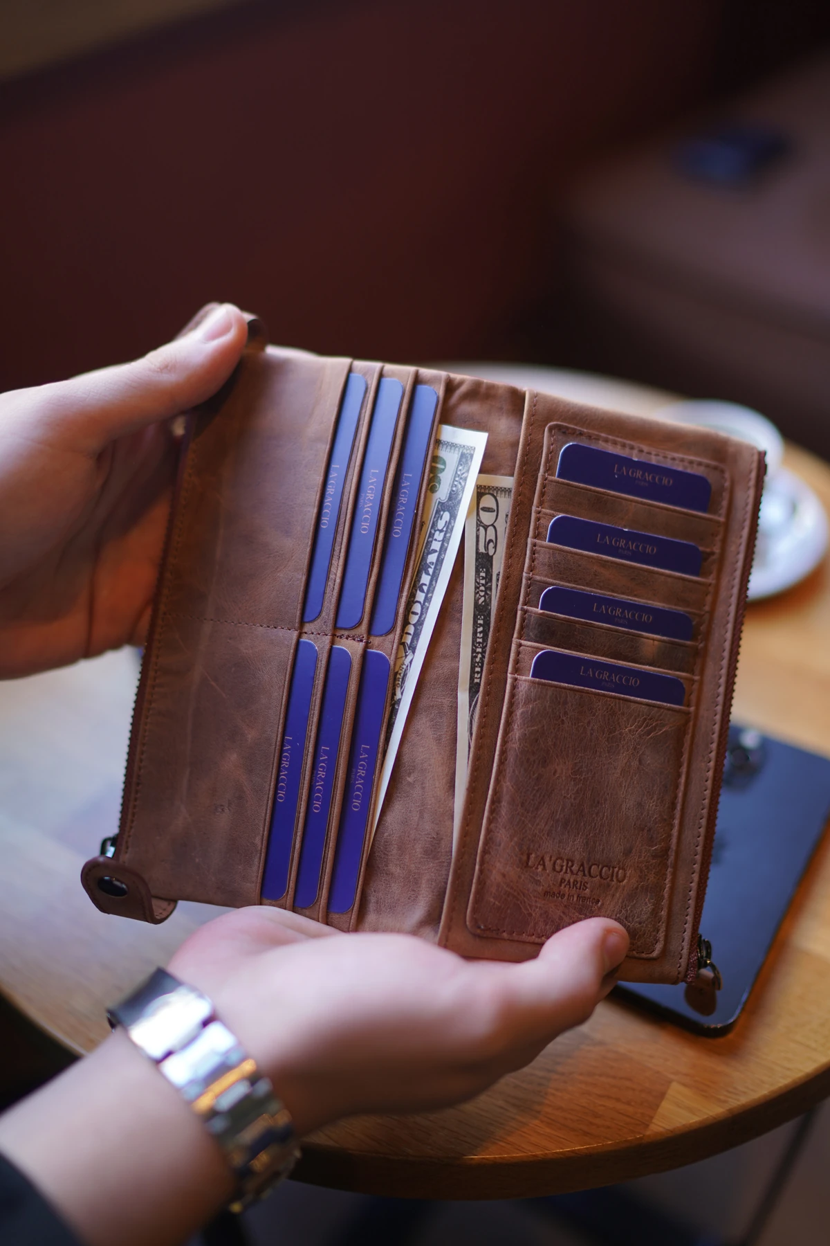 La'Graccio Paris Chaıs Siyah El Tutmalı Hakiki Deri Telefon Hazneli Cüzdan - Crazy Taba