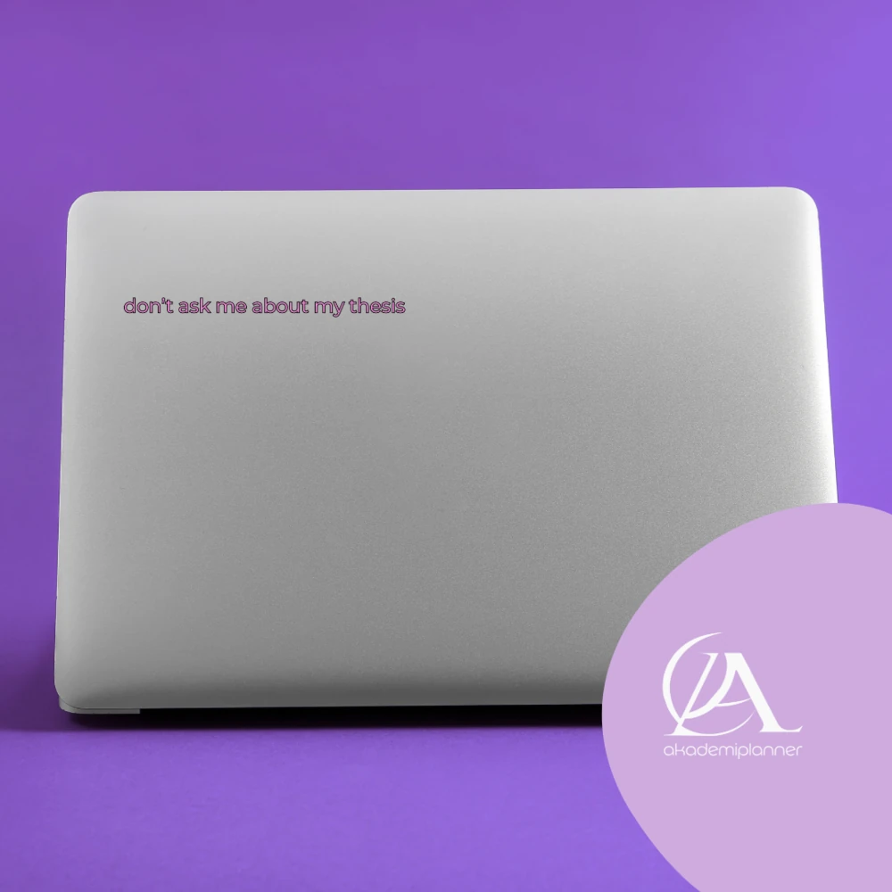 Dont ask me about my thesis Tezim hakkında bana soru sorma Büyük Boy Tez Etiketi ve Yüksek Lisans Doktora Etiketi Sticker