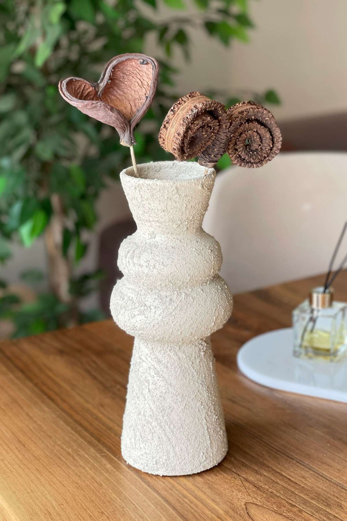 Dokulu Boru Vazo Kırık Beyaz