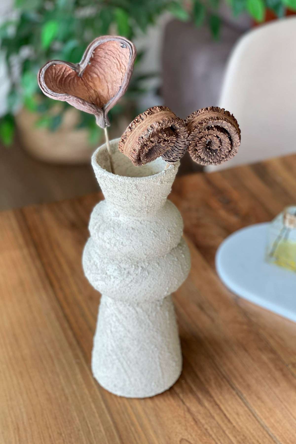 Dokulu Boru Vazo Kırık Beyaz
