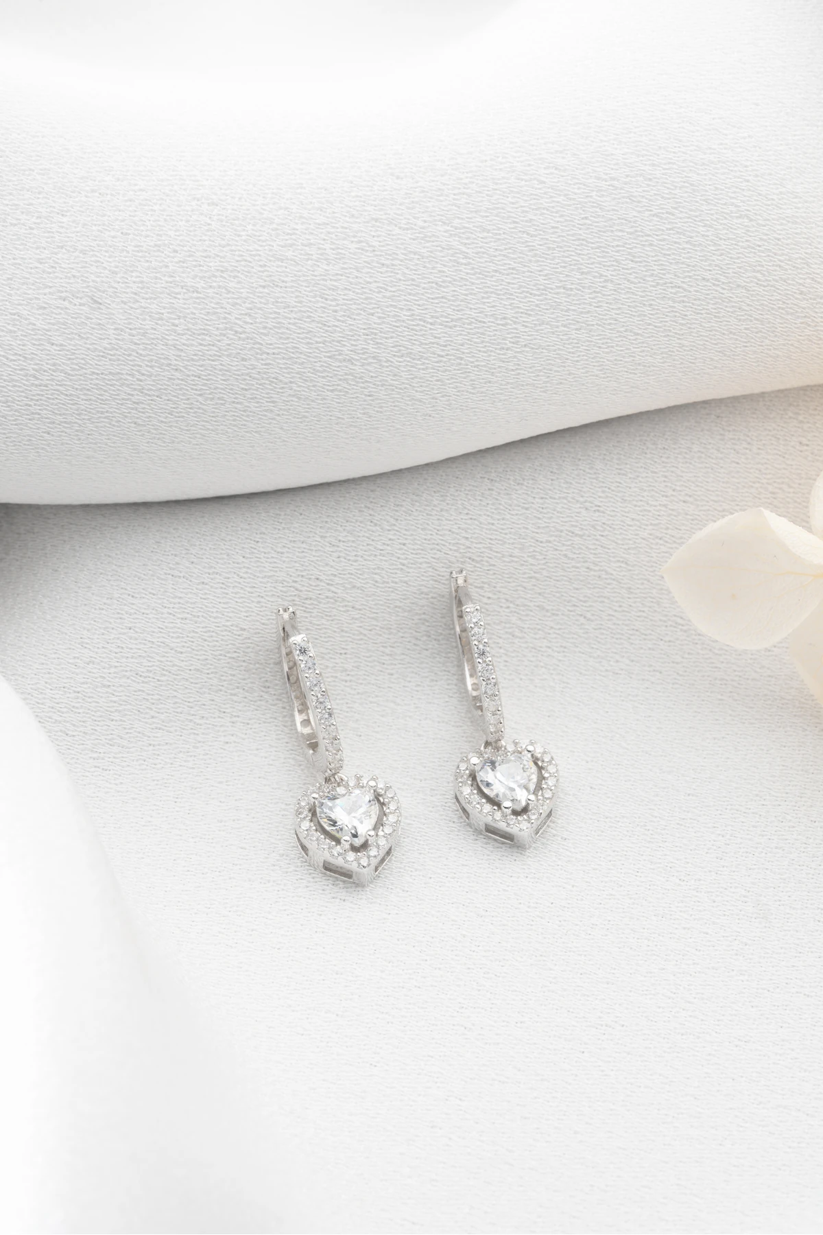 Gümüş Kalpli Halka Küpe