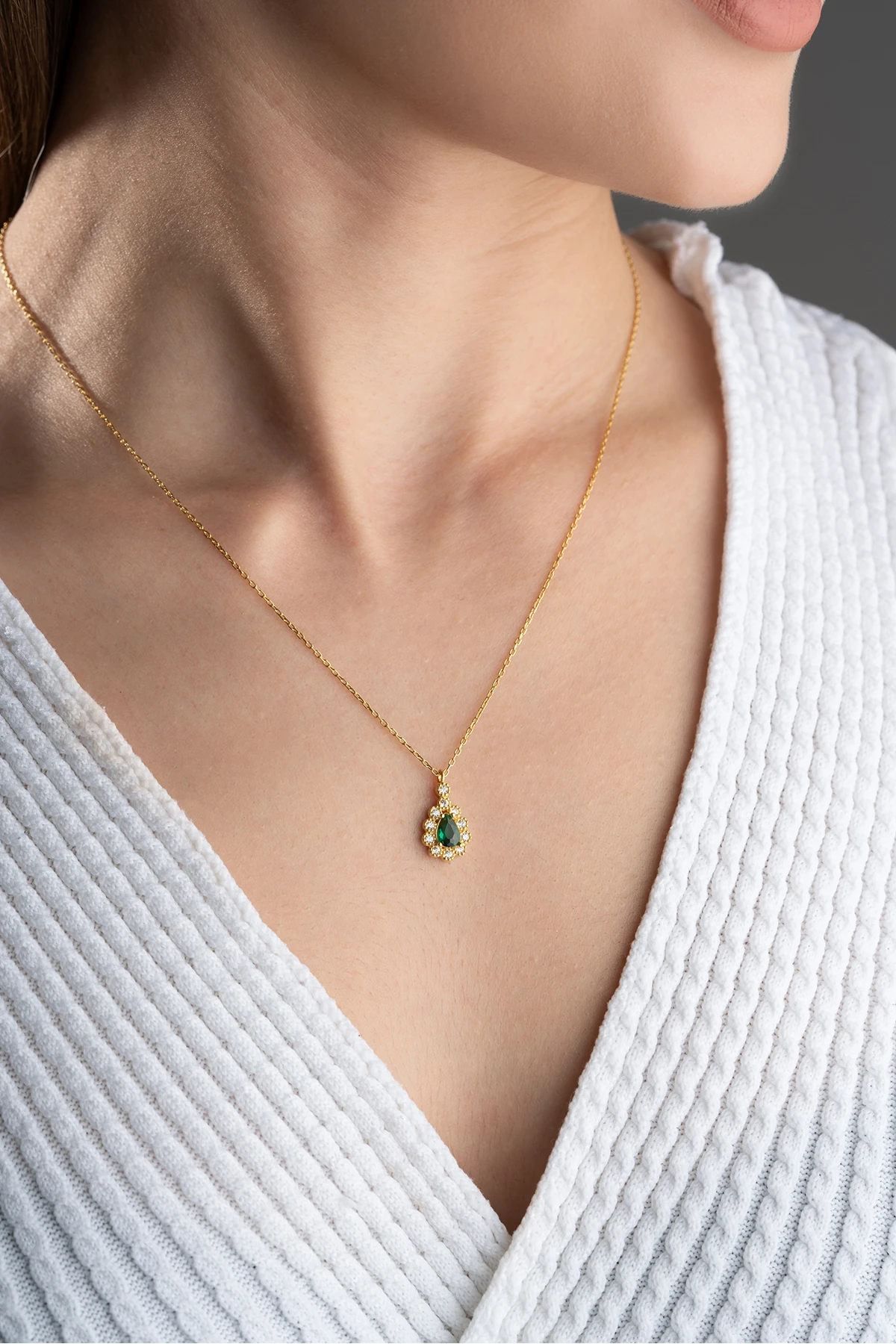 Gümüş Zümrüt Taşlı Damla Kolye