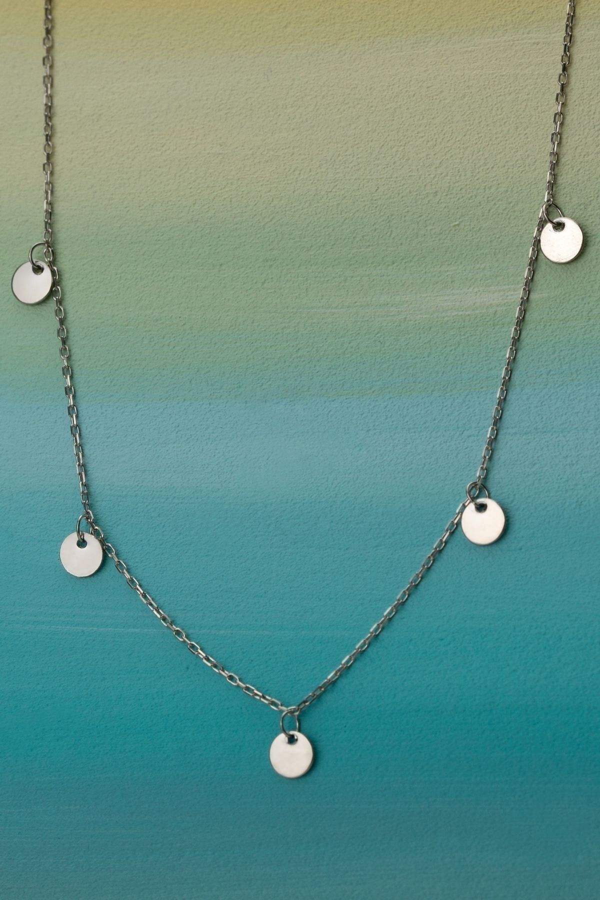 Gümüş Pullu Şans Kolyesi