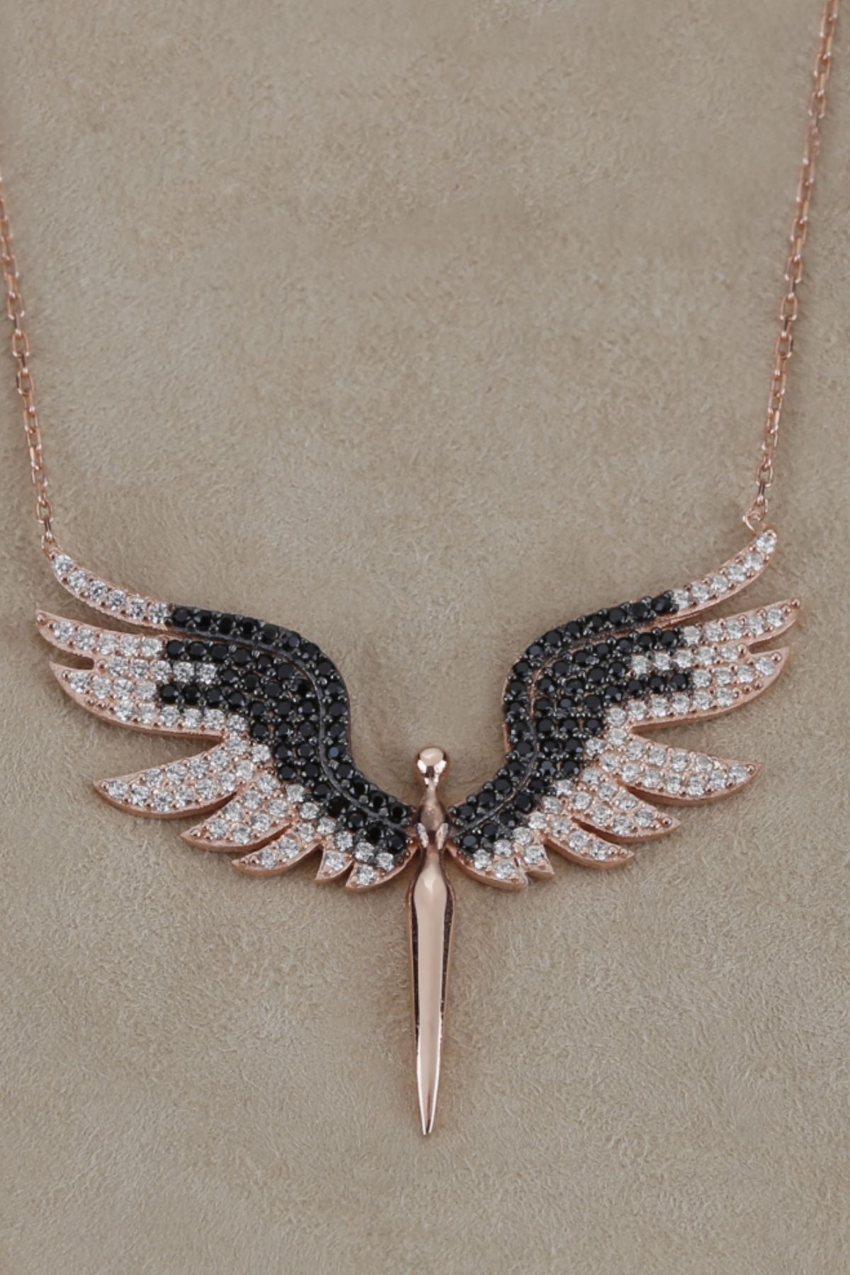 Gümüş Siyah Beyaz Kanat Melek Kolye