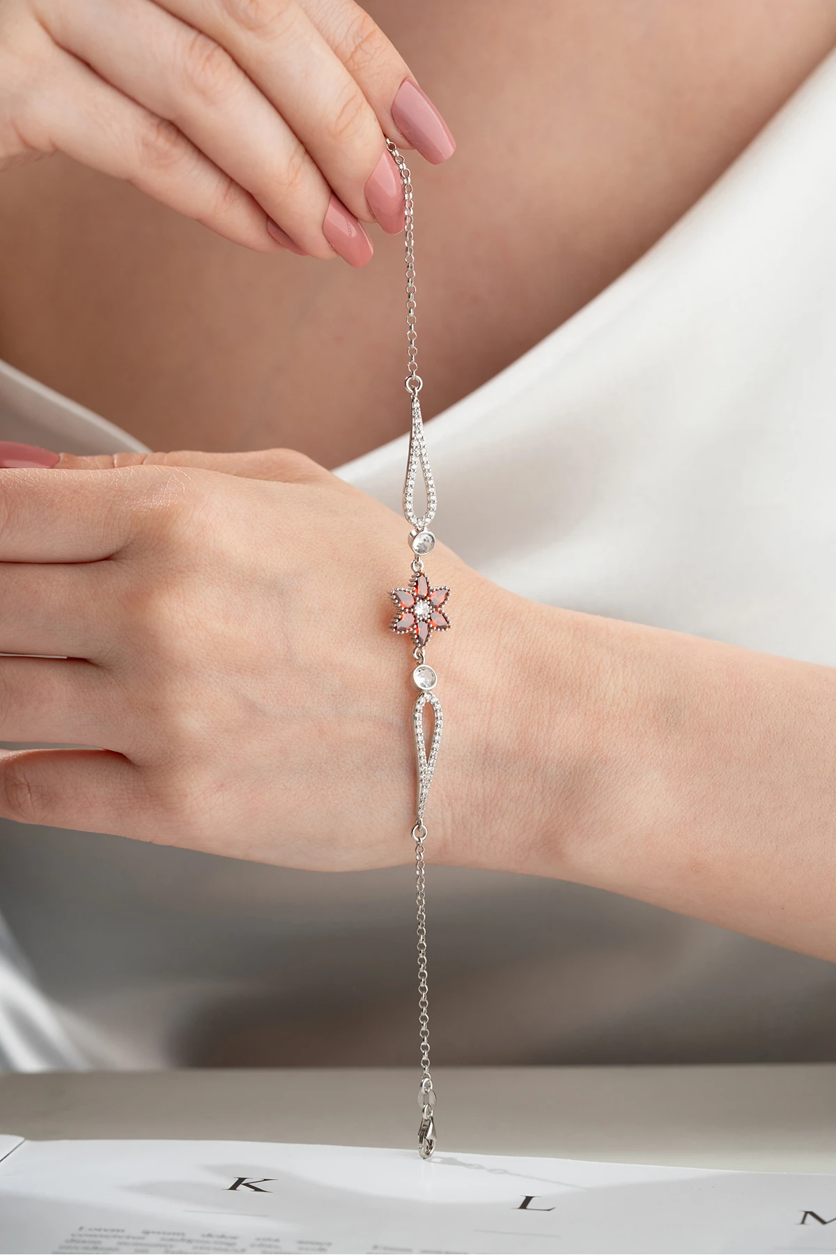 Gümüş Manolya Çiçeği Bileklik