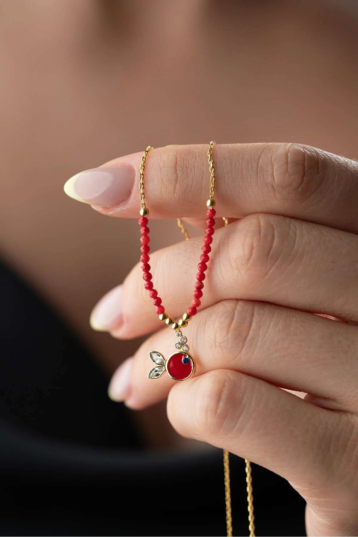 Gümüş Boncuklu Kırmızı Mineli Balık Kolye