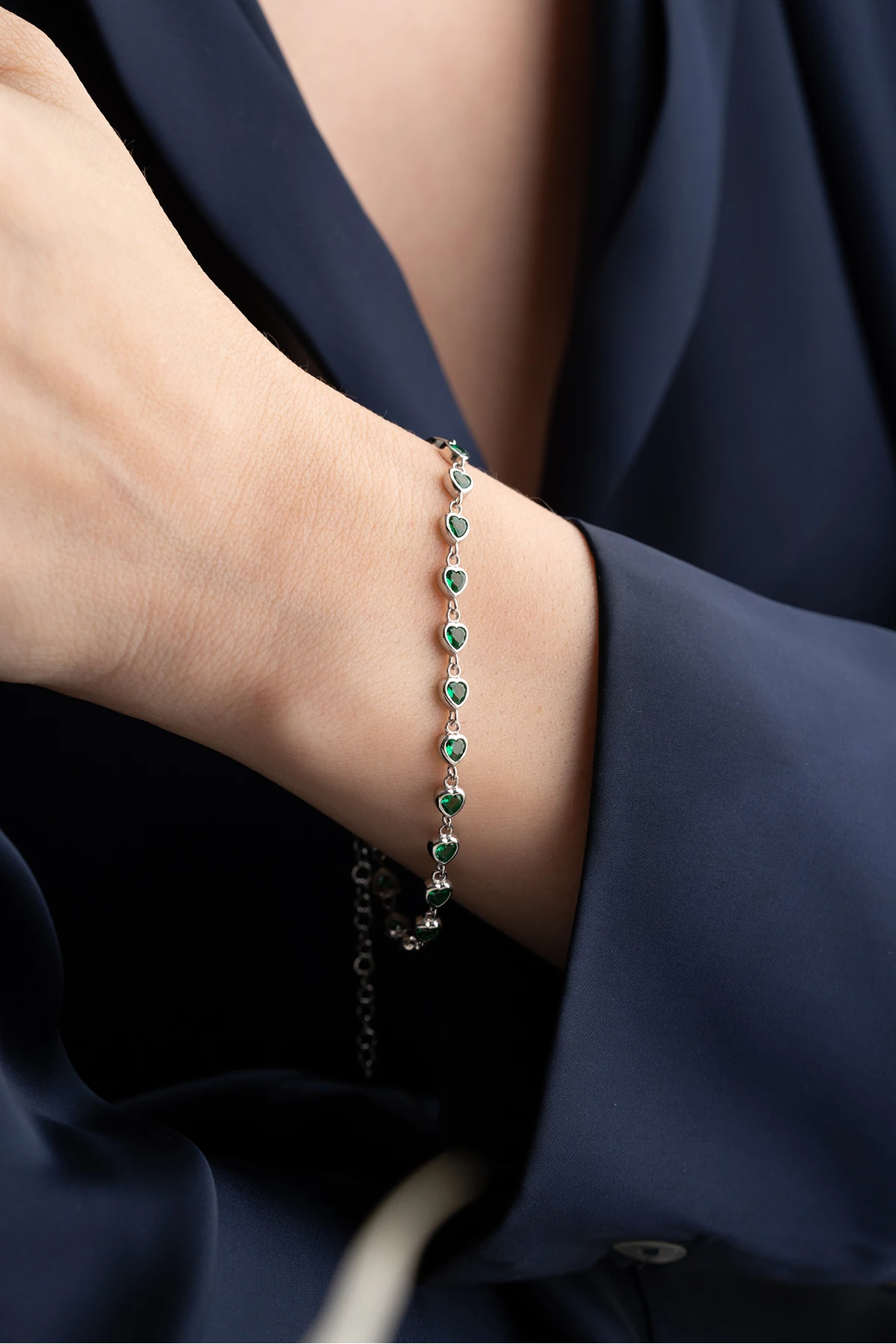 Gümüş Kalpli Zümrüt  Su Yolu Bileklik