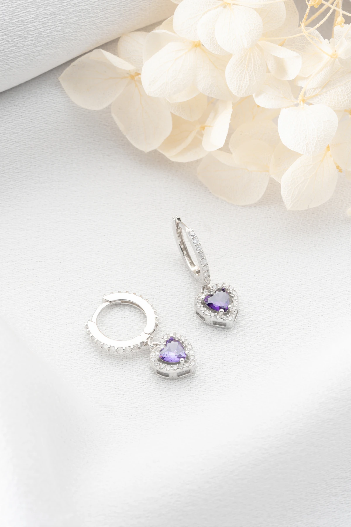 Gümüş Kalpli Halka Küpe