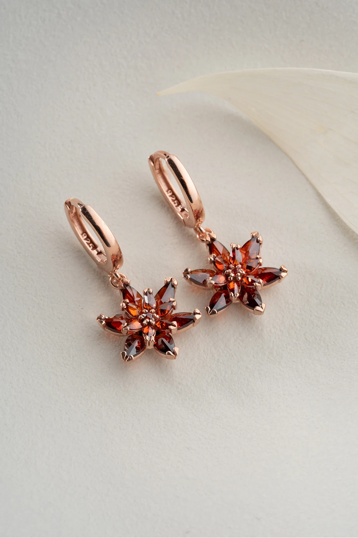 Gümüş Rose Garnet Taşlı Küpe