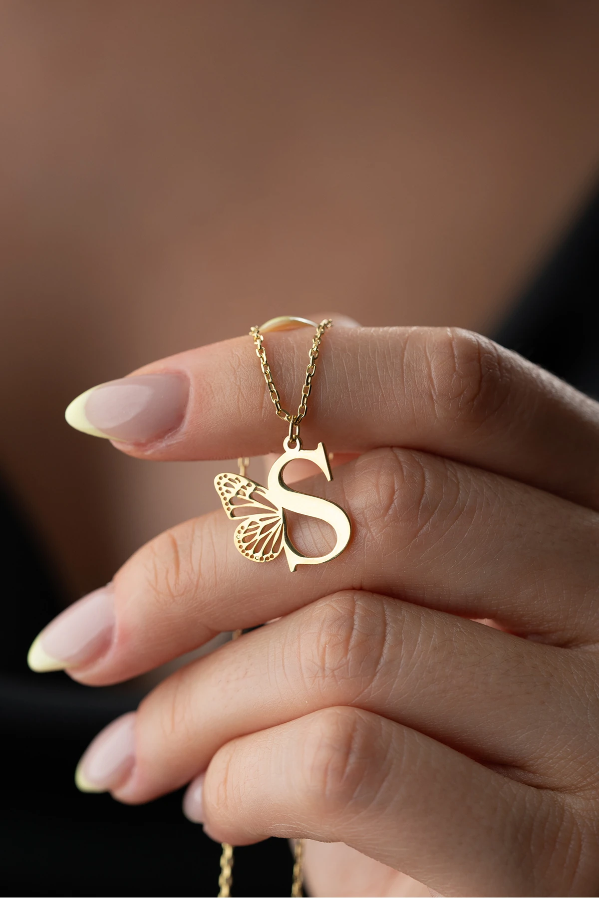 Gümüş Kişiye Özel Kanatlı Harf Kolye