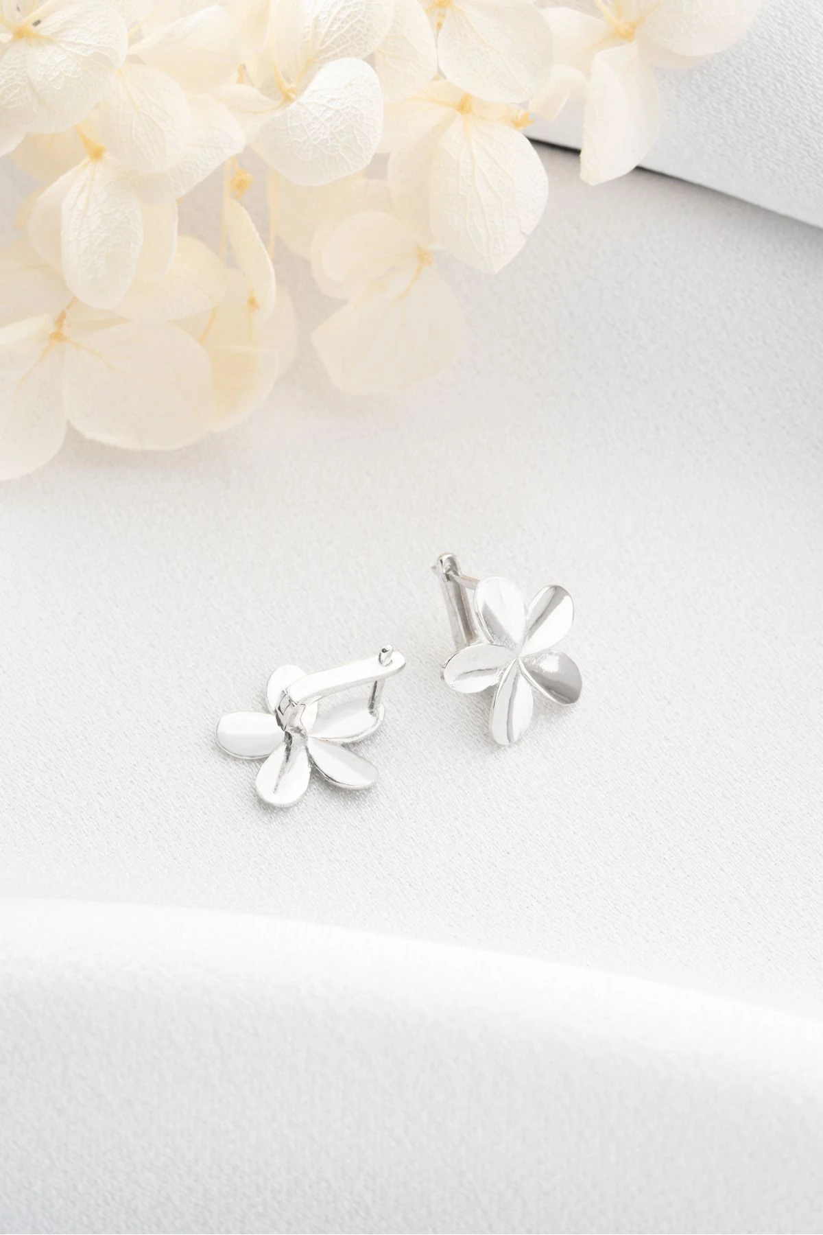 Gümüş Çiçek Küpe