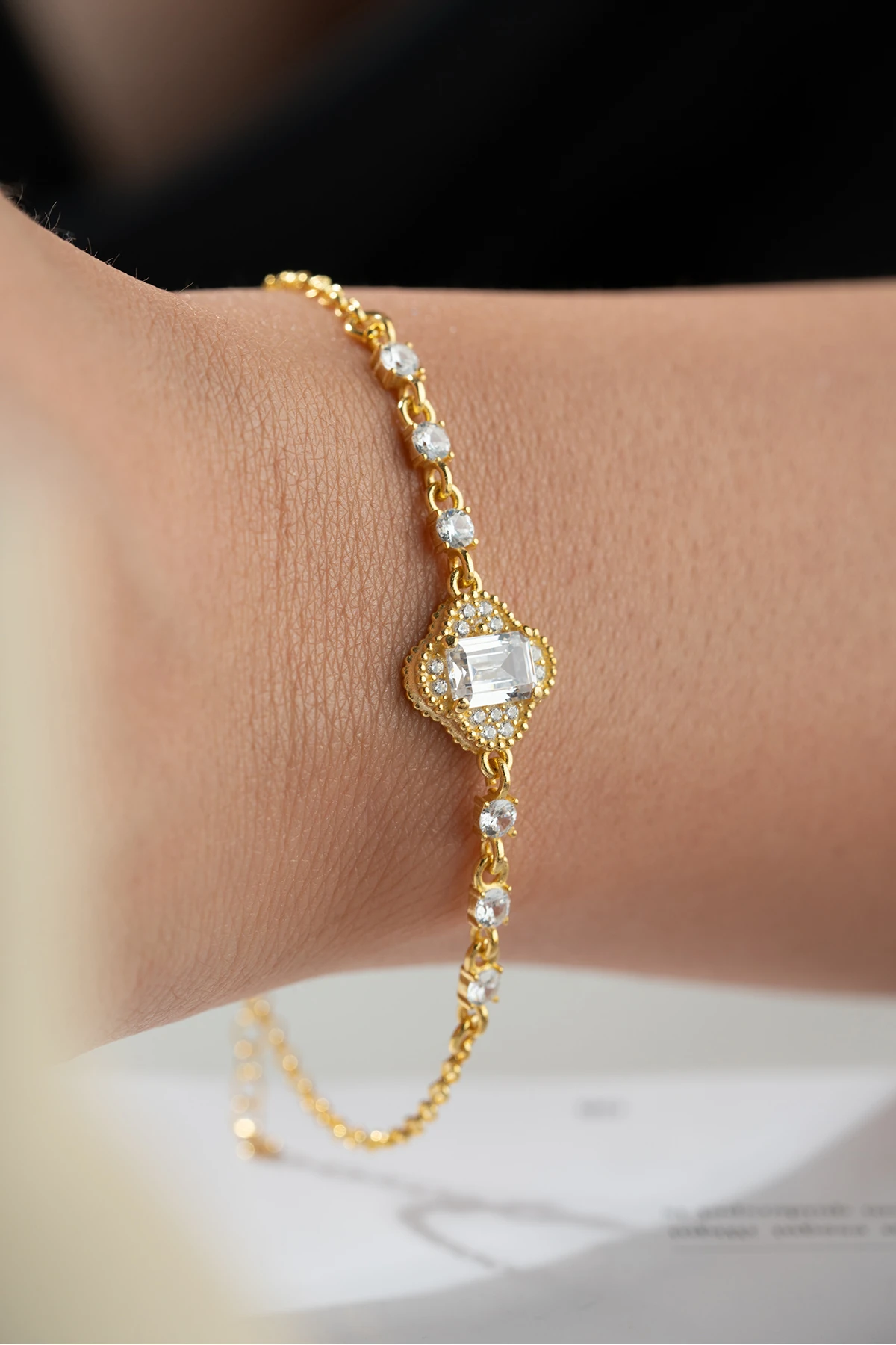 Gümüş Taşlı Yonca Bileklik