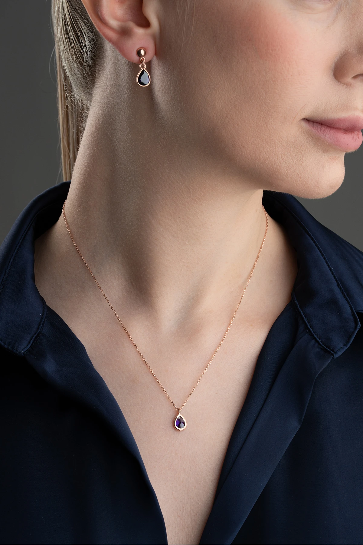 Gümüş Işıklı Kutuda Amatis Taşlı Damla Takı Seti