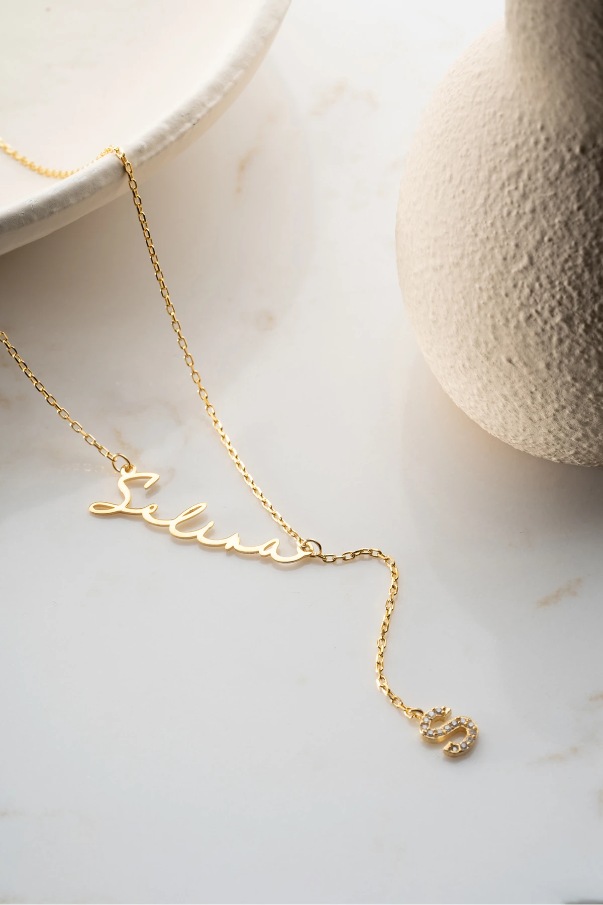 Gümüş Kişiye Özel Harf Detay İsimli Kolye