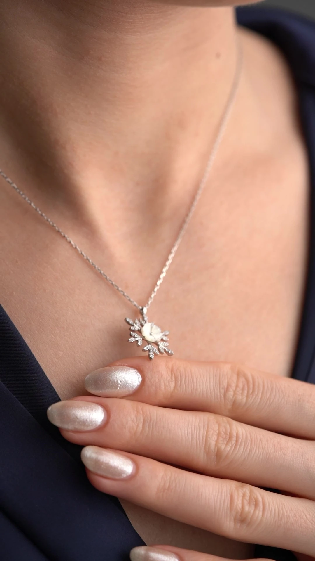 Gümüş Sedef Çiçekli Kartanesi Kolye