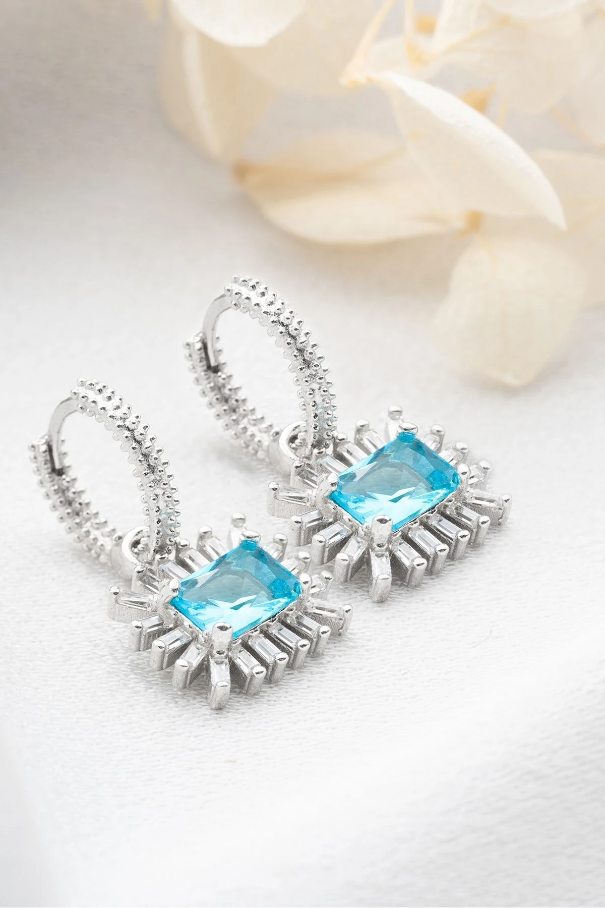 Gümüş Baget Taşlı Küpe