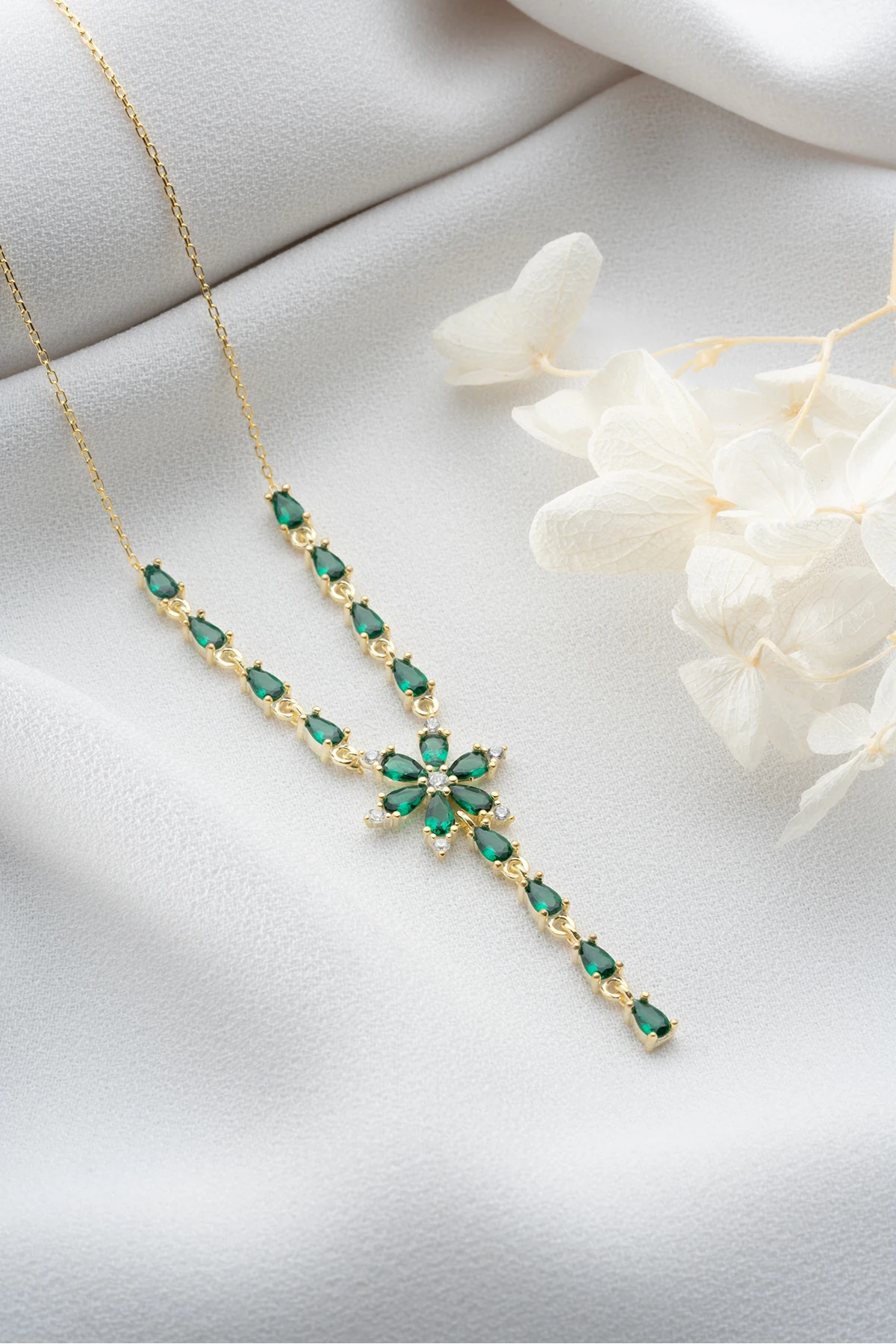 Gümüş Sallantılı Zümrüt Yeşili Kolye