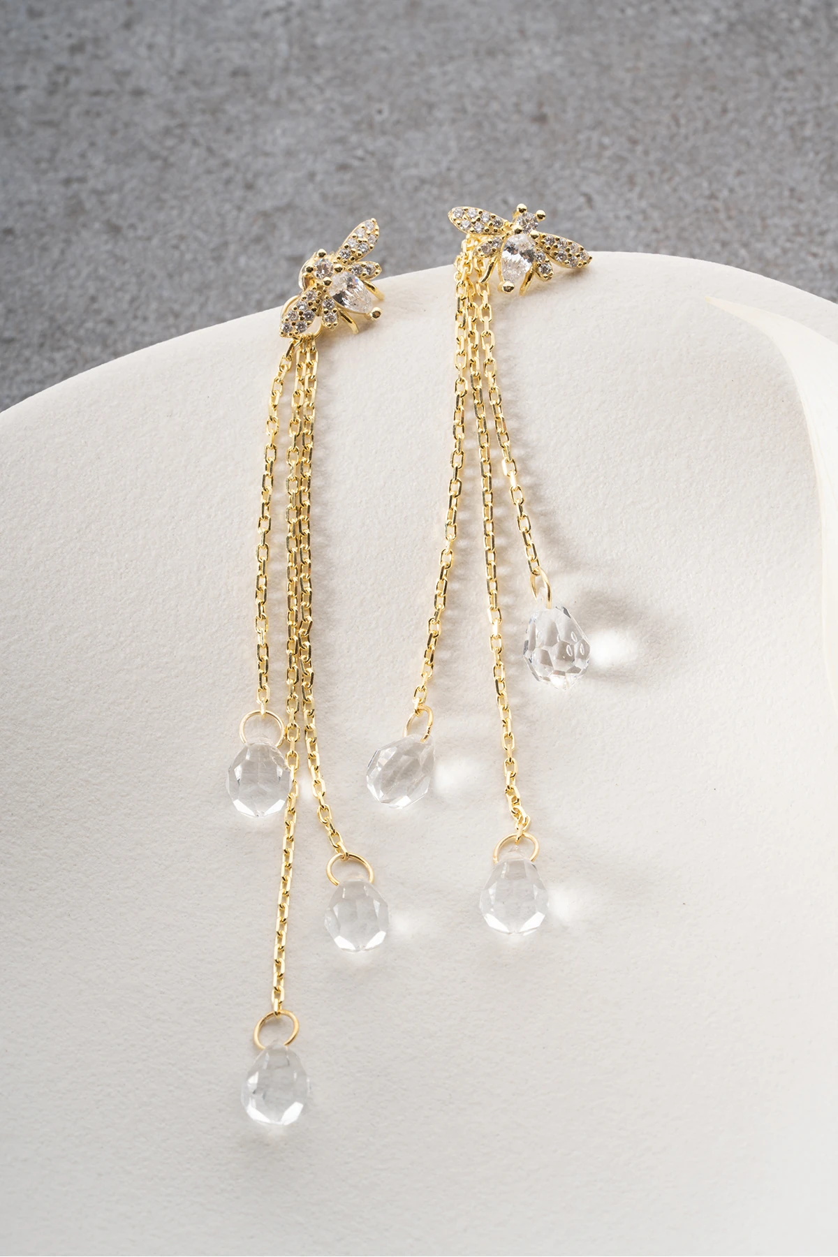 Gümüş Sallantılı Taşlı Arı Küpe