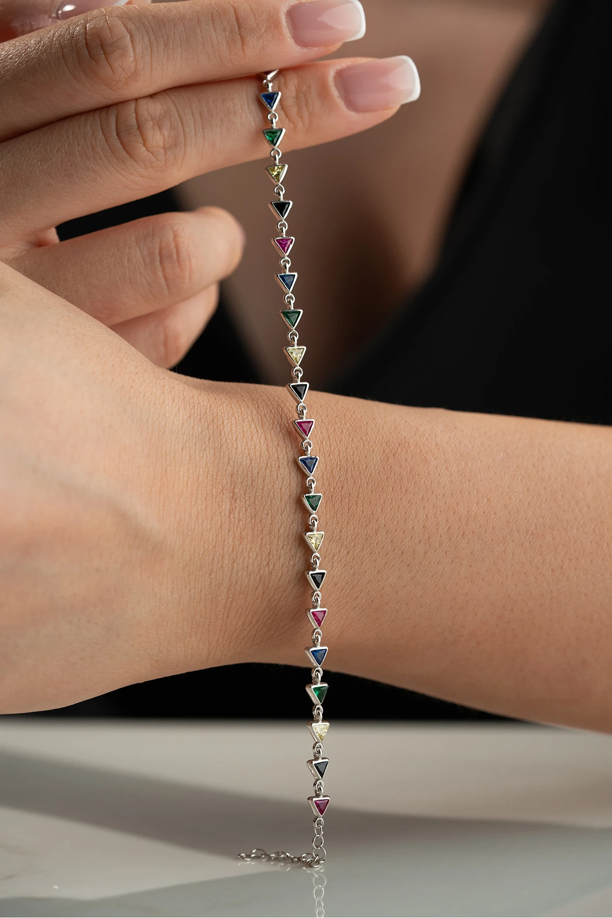 Gümüş Renkli Taşlı Trend Bileklik