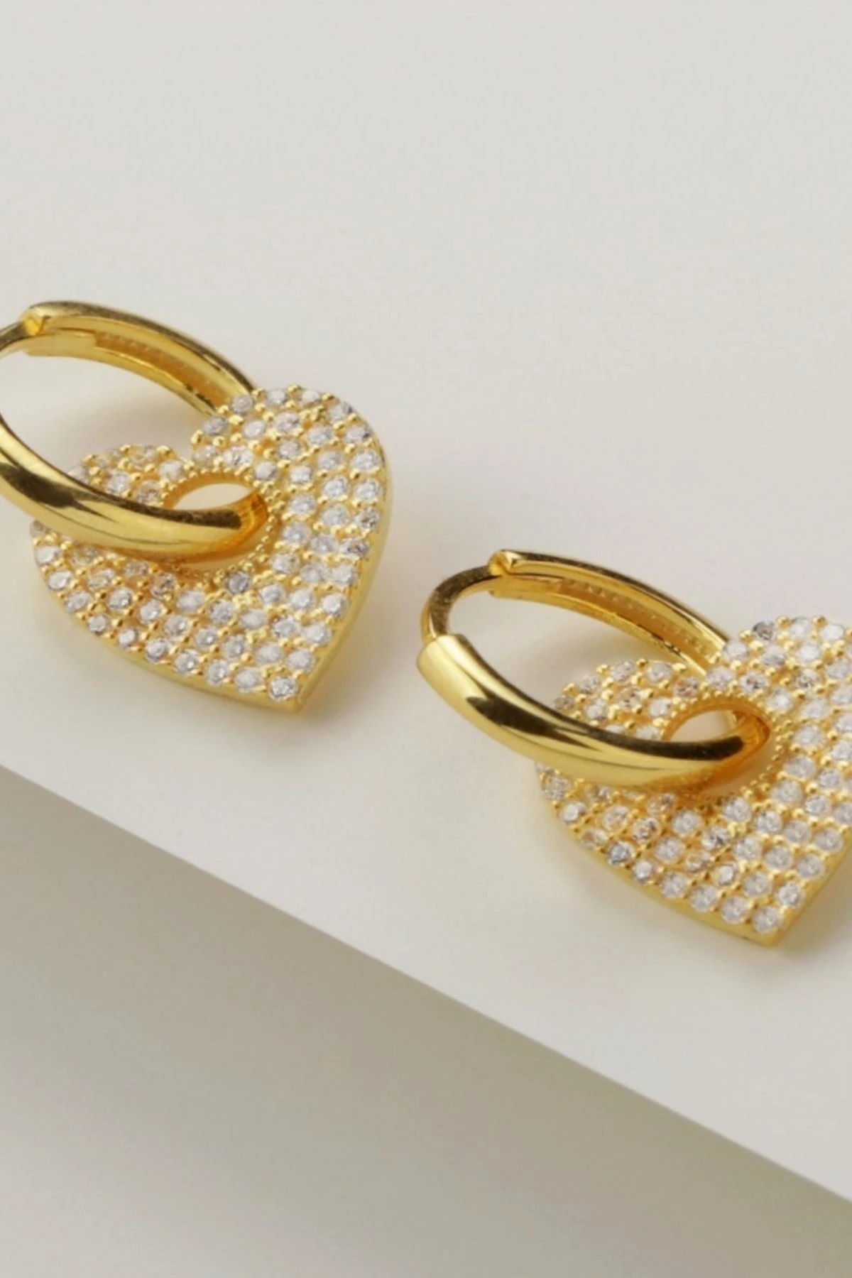 Gümüş Kalp Detaylı Taşlı Küpe (gold)