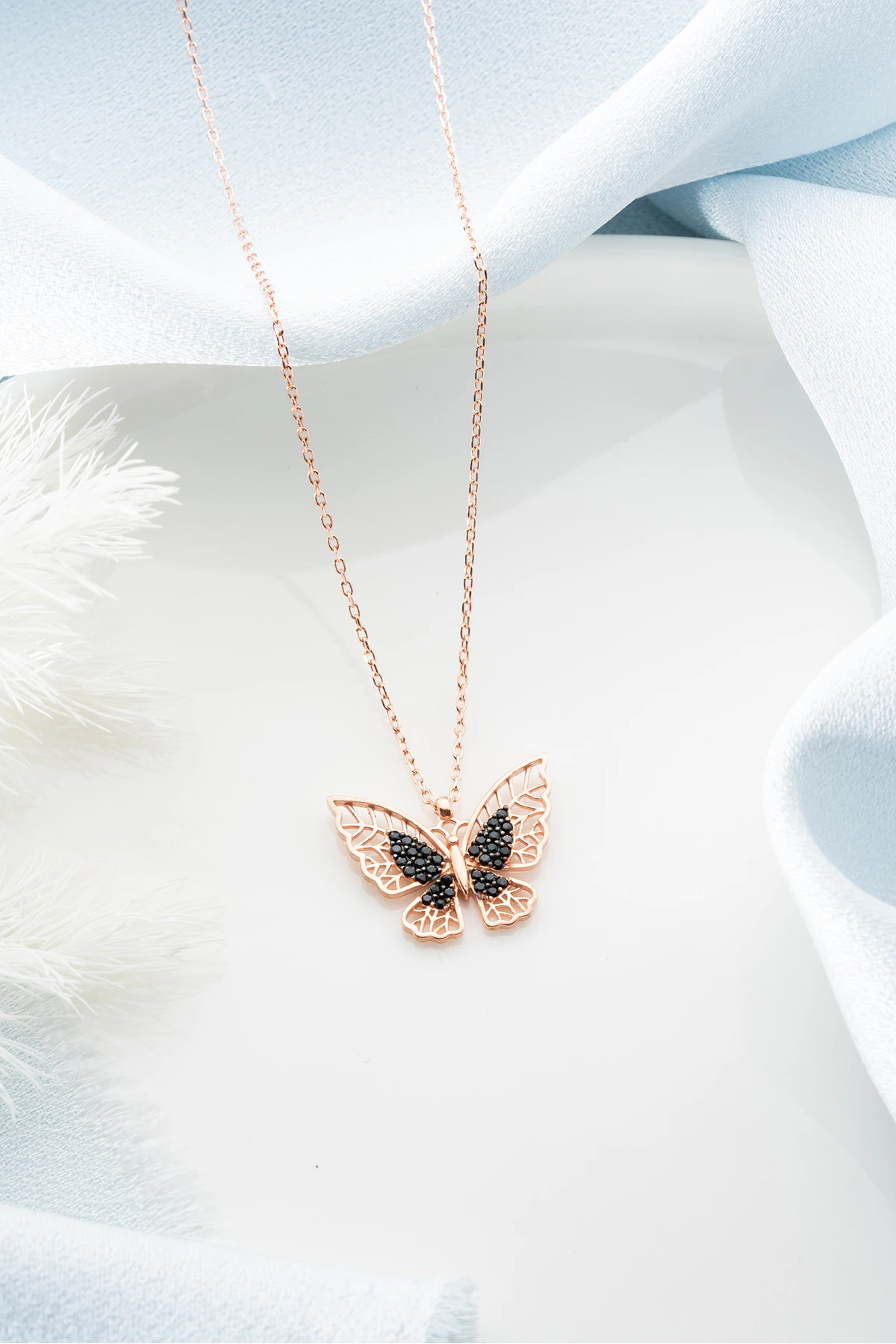 Gümüş Siyah Taşlı Kelebek Kolye