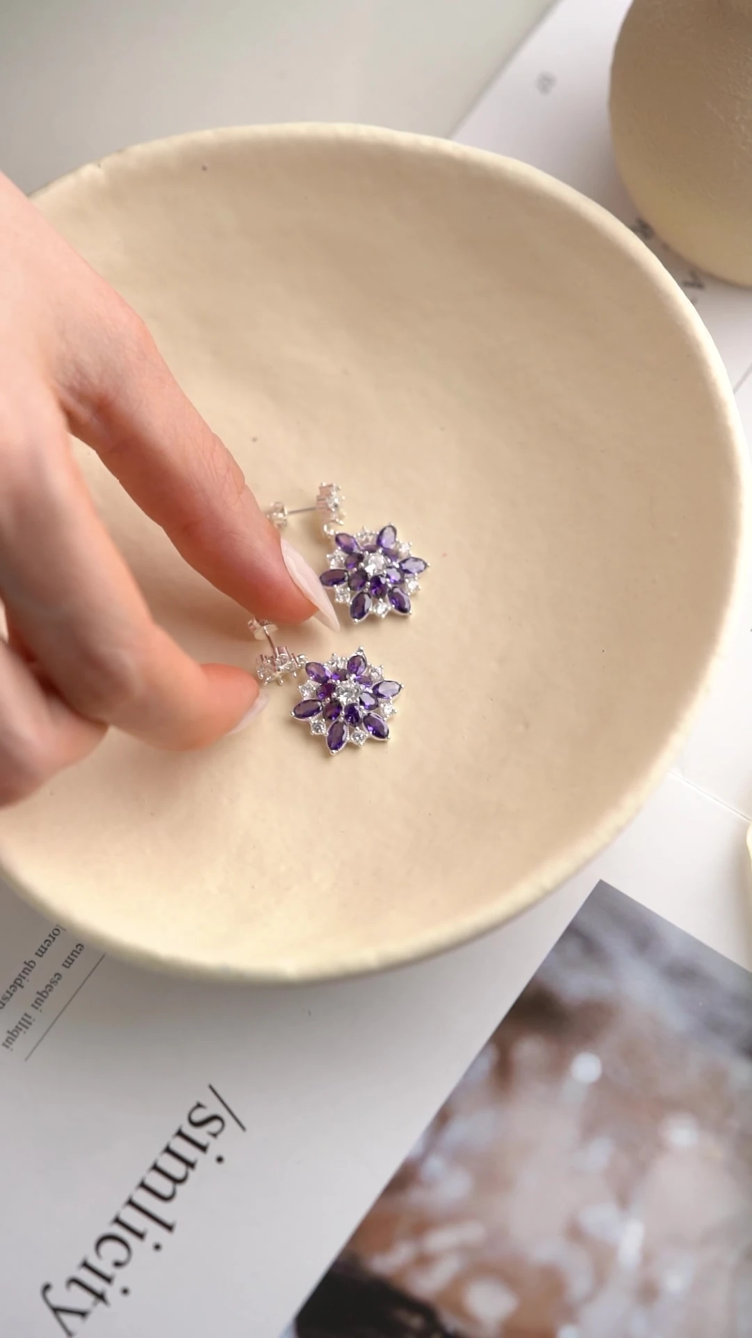 Gümüş Mor Oval Taşlı Lotus Küpe