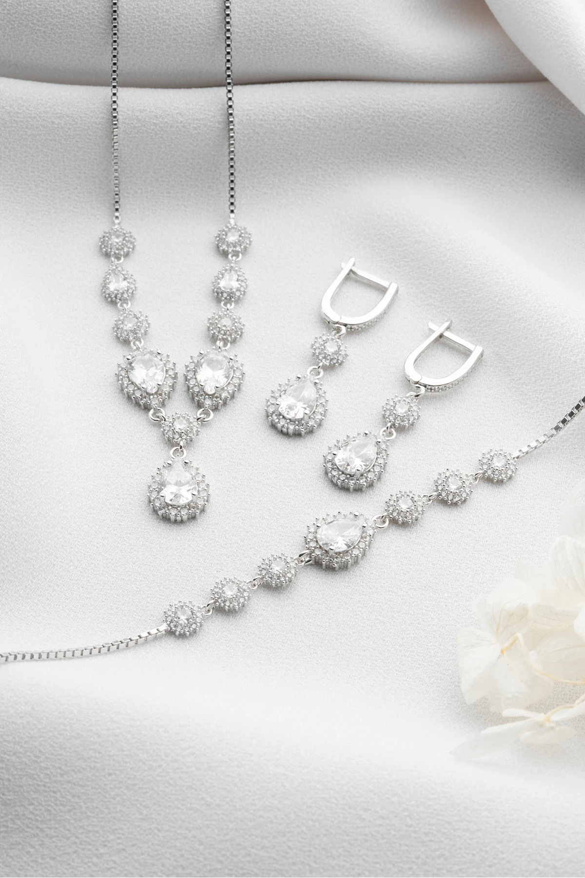 Gümüş Elmas Montür Takı Seti