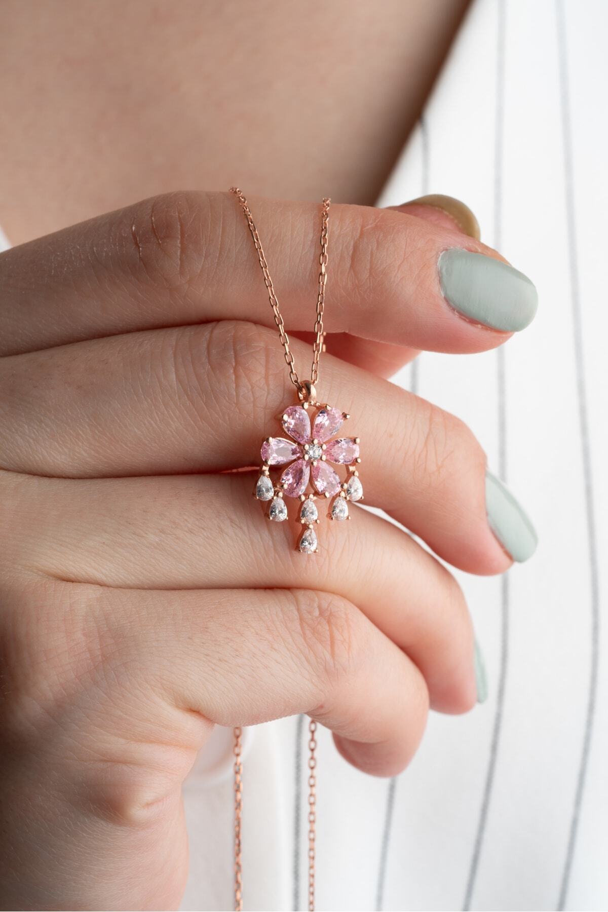 Gümüş Taşlı Lotus Çiçeği Kolye