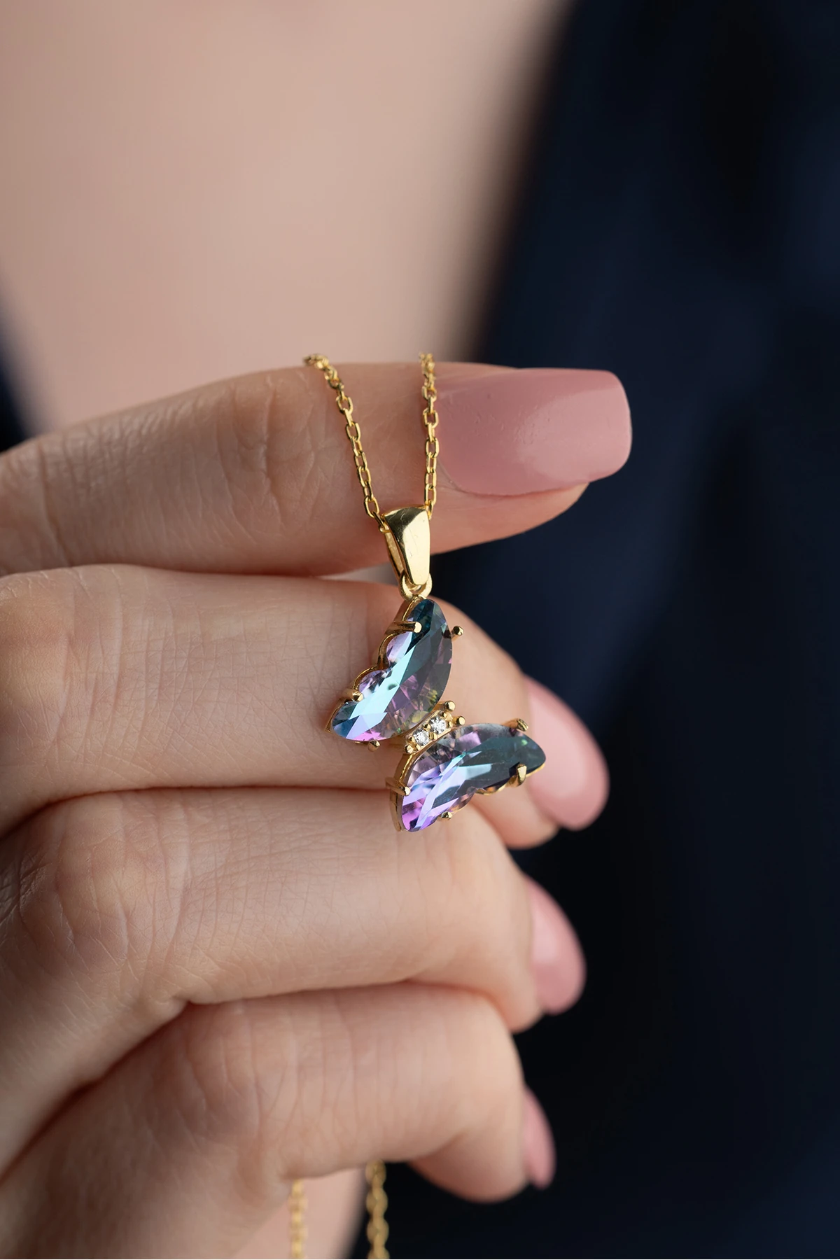 Gümüş Işıklı Kutuda Kelebek Kolye