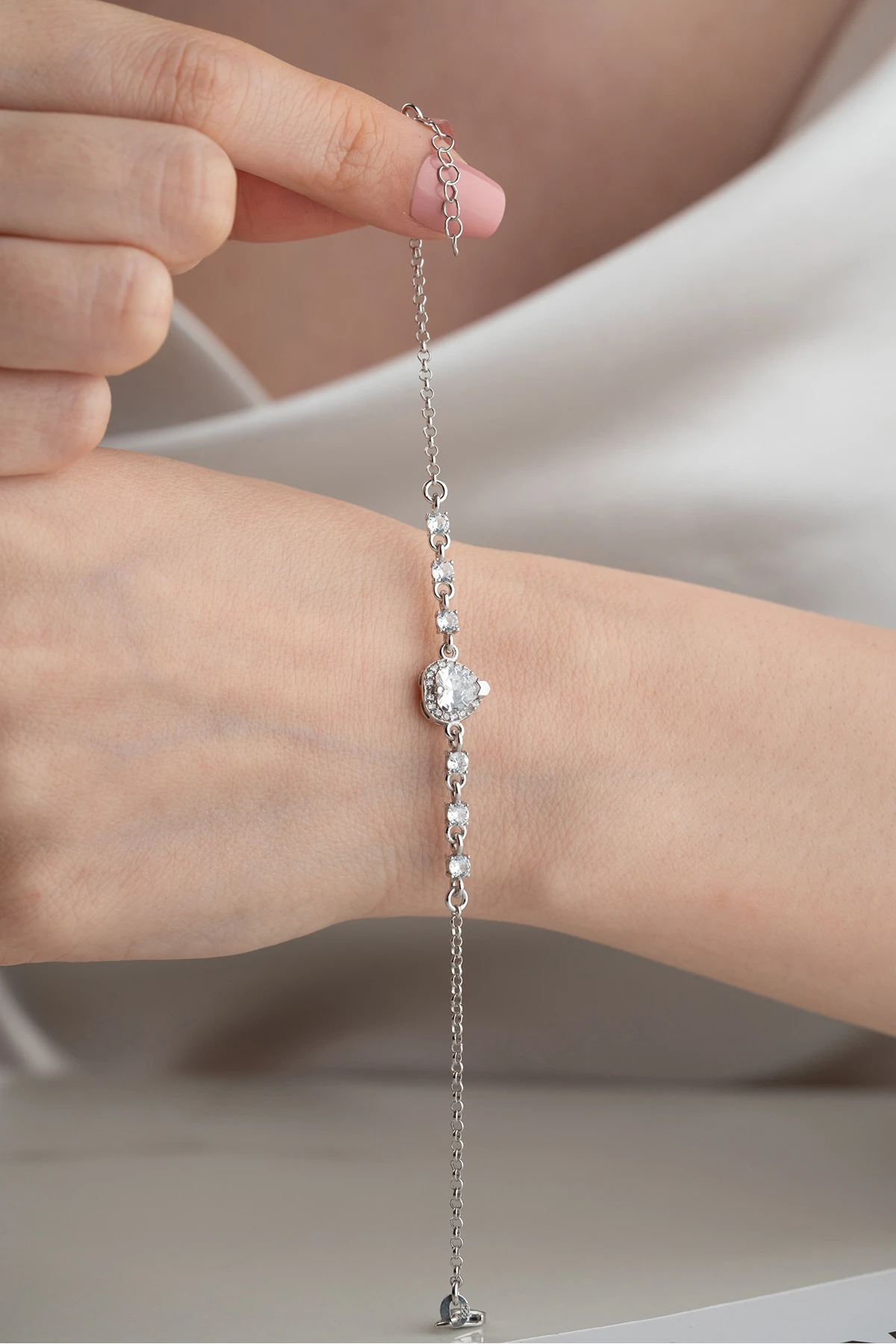 Gümüş Kalpli Model Bileklik