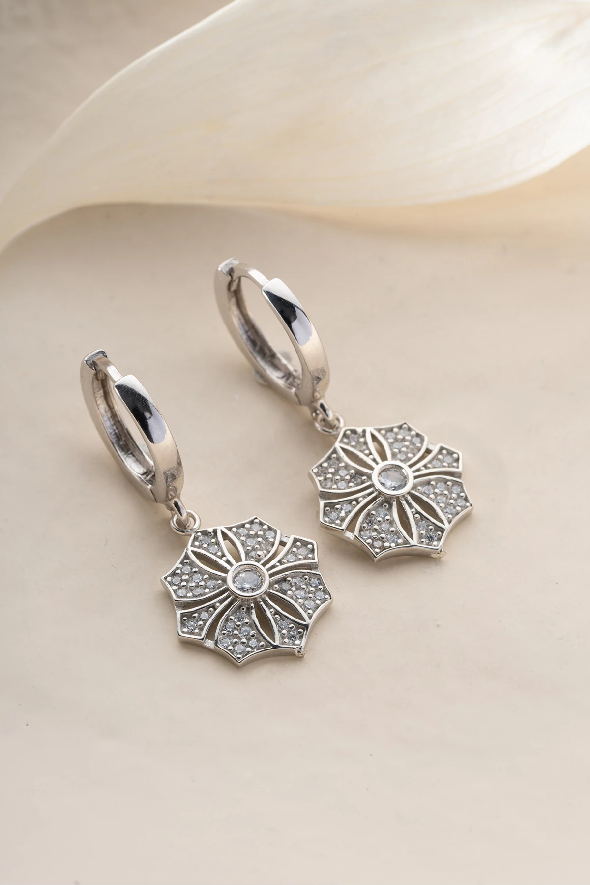 Gümüş Çiçek Küpe