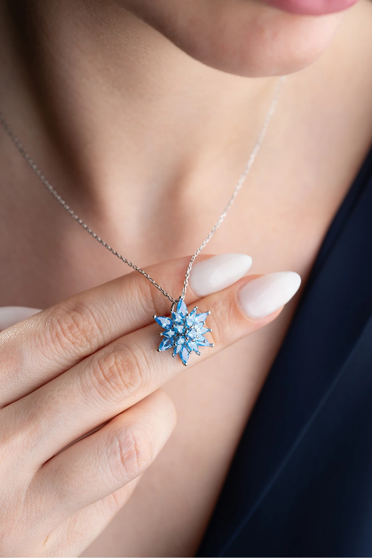 Gümüş Aqua Taşlı Buzlu Lotus Kolye