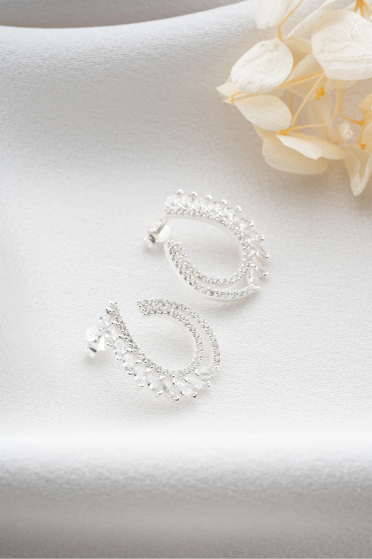 Gümüş Baget Taşlı Trend Küpe