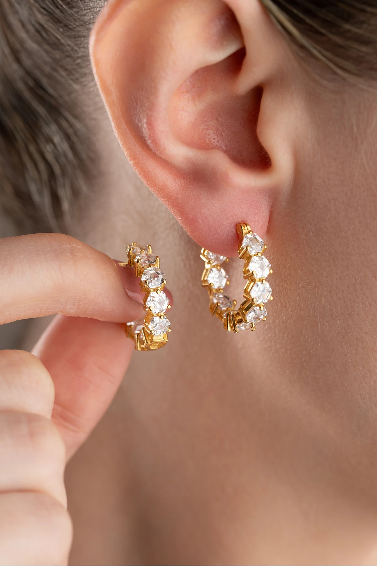 Gümüş Taşlı Halka Kalp Taşlı Küpe