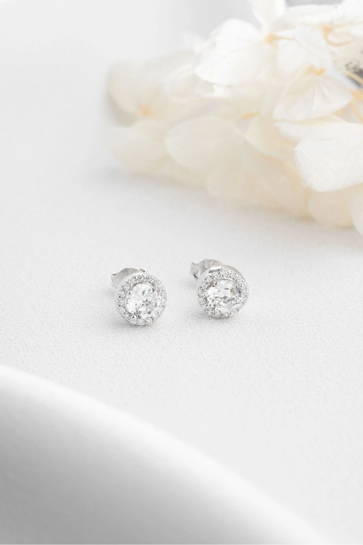 Gümüş Zirkon Taşlı Minik Çivili Küpe