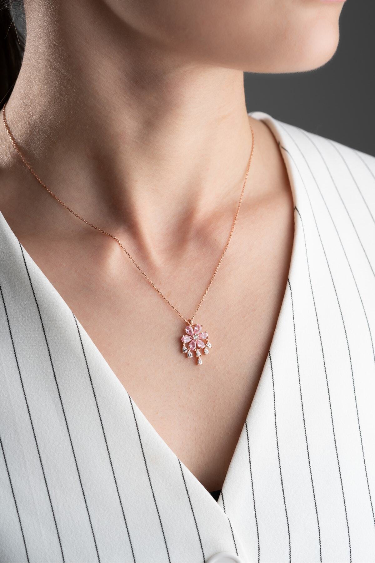 Gümüş Taşlı Lotus Çiçeği Kolye