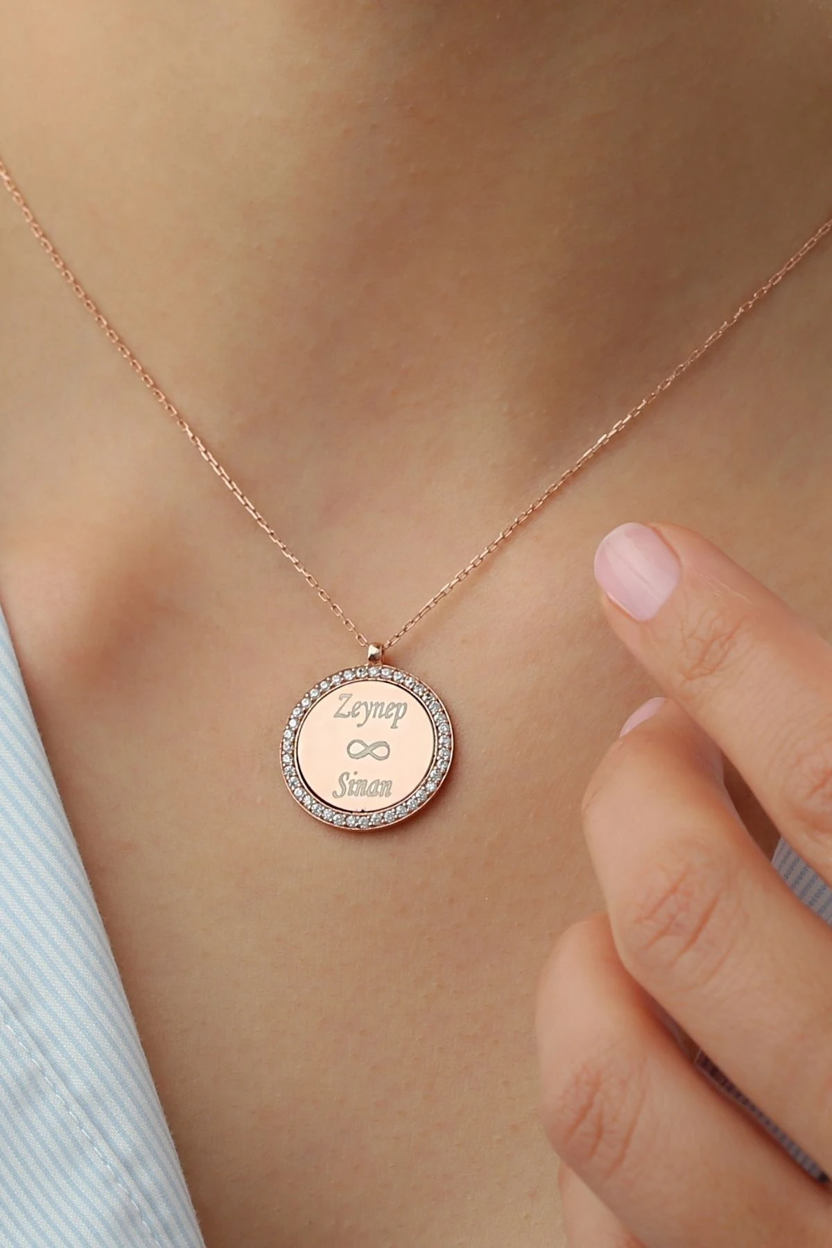 Gümüş Rose İsimli Zirkon Taşlı Kolye