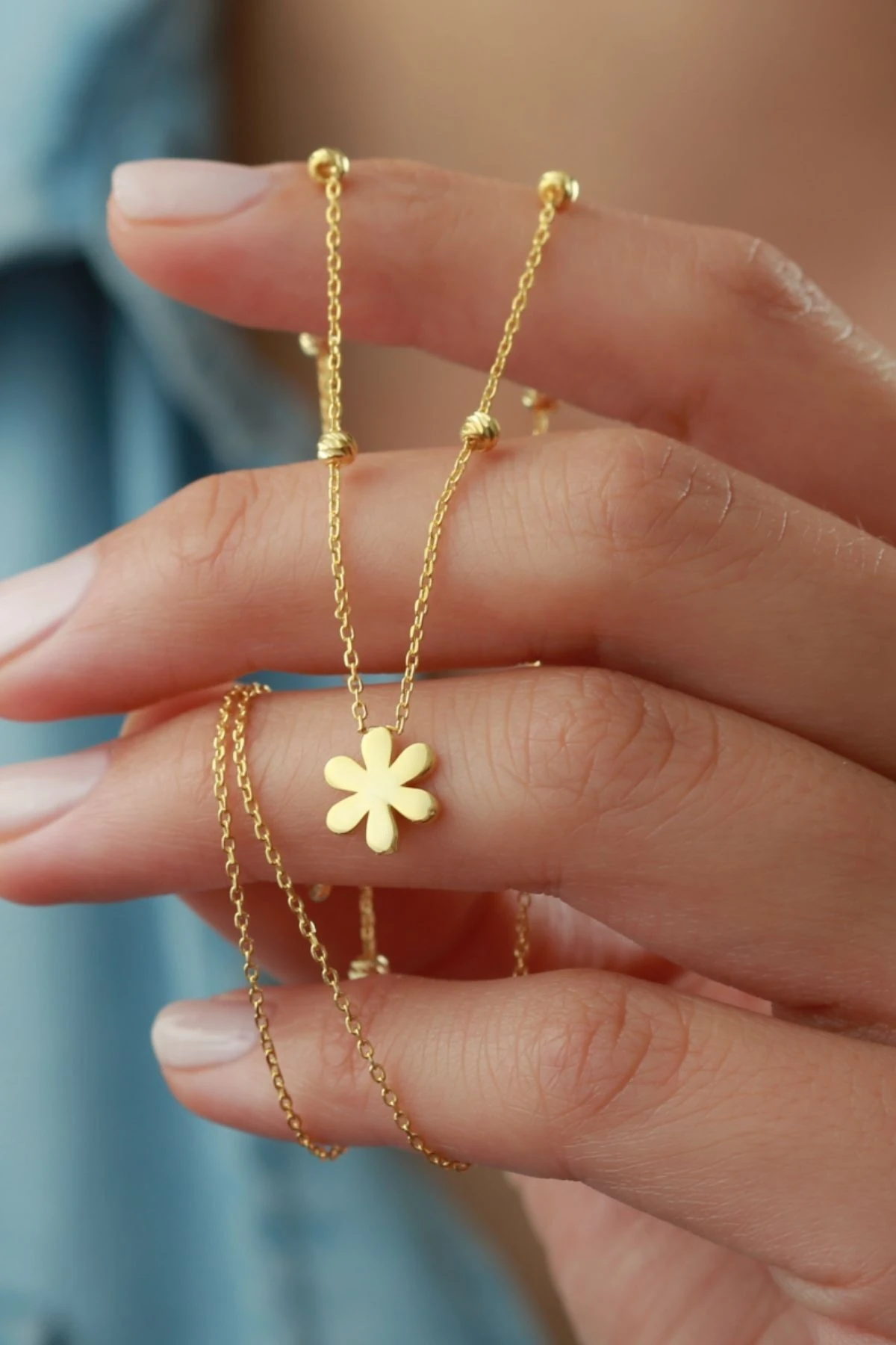 Gümüş Top Zincirli Çiçek Kolye