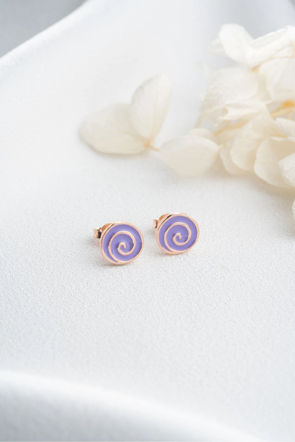 Gümüş Mor Minik Çivili Küpe