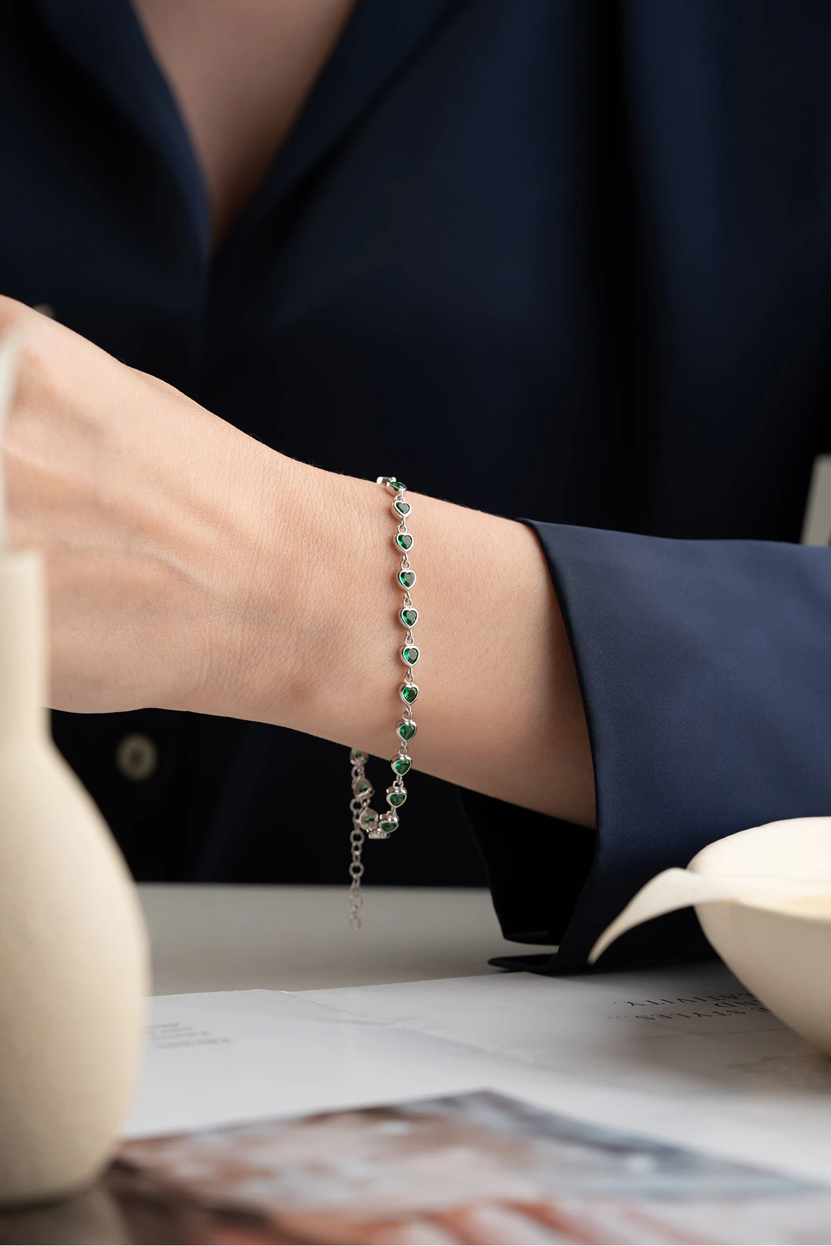 Gümüş Kalpli Zümrüt  Su Yolu Bileklik